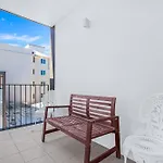 Convenient Bondi Beach Apartment - Beach View And Parking