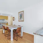 Convenient Bondi Beach Apartment - Beach View And Parking
