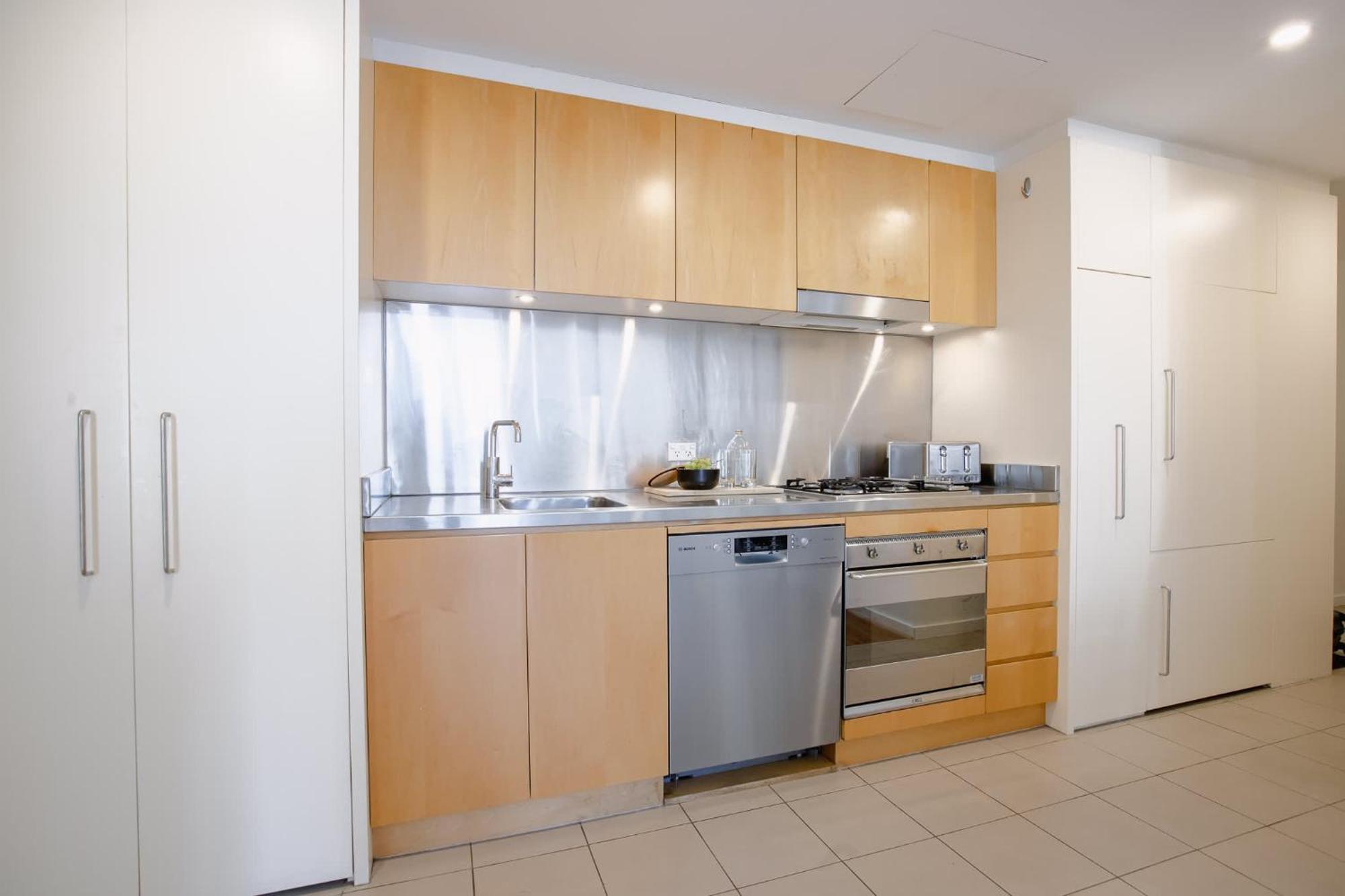 Convenient Bondi - View And Parking Apartment